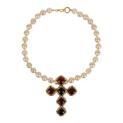 Chanel Perlenkette mit Kreuz-Anhänger