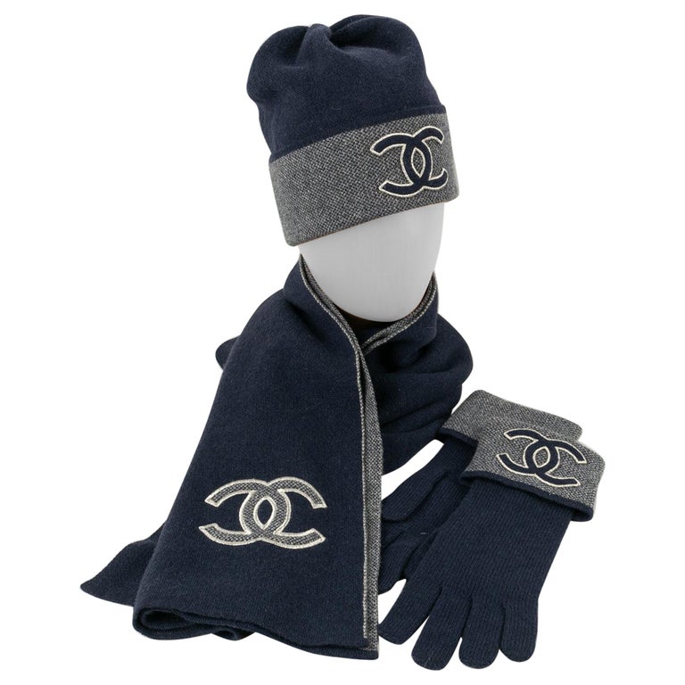 Ensemble écharpe, chapeau et paire de gants Chanel Winter sur 1stDibs | bonnet  chanel prix, casquette chanel