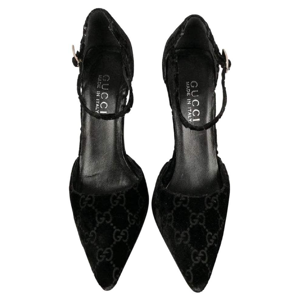Gucci Black Velvet and Silver Metal Pumps Shoes, Size 35.5 For Sale