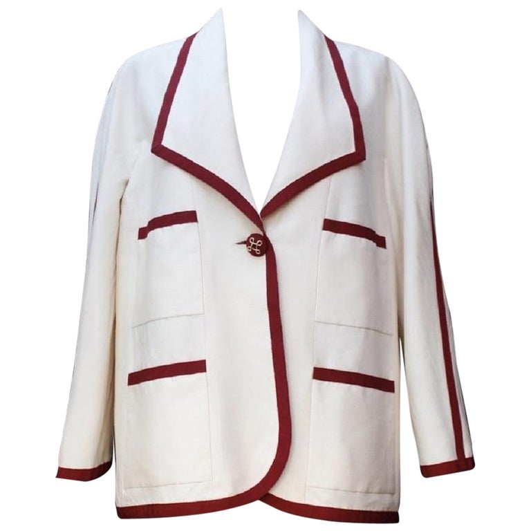 Veste en soie blanche bordée d'un ruban bourgogne Chanel Boutique En vente  sur 1stDibs