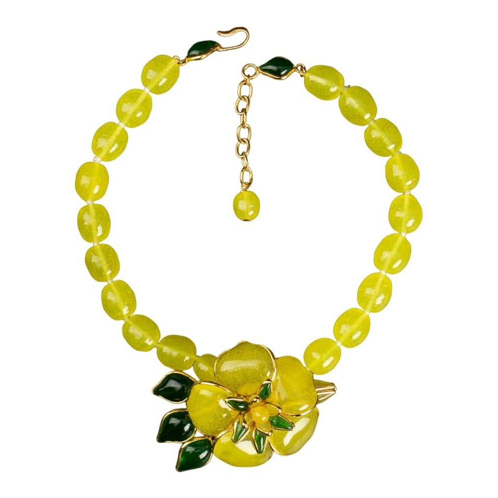 Augustine Short Gilded Metal Necklace in Yellow Glass Paste Flowers For Sale