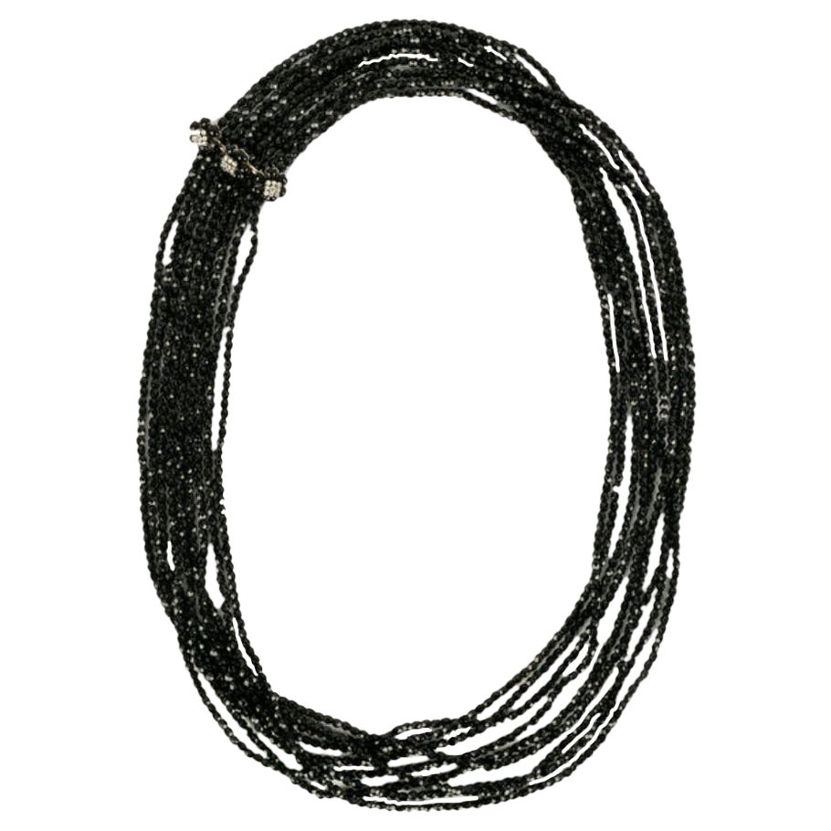 Chanel Mehrreihige Halskette aus schwarzen Glasperlen in Schwarz im Angebot