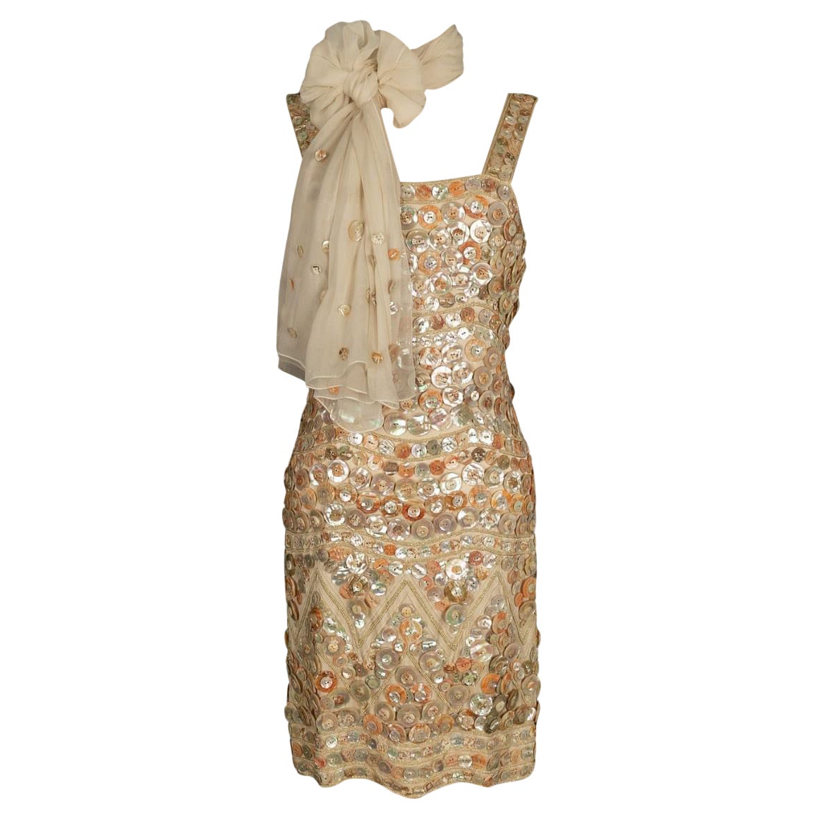 Louis Féraud Haute Couture Kleid aus Satin mit Perlmuttknöpfen bestickt
