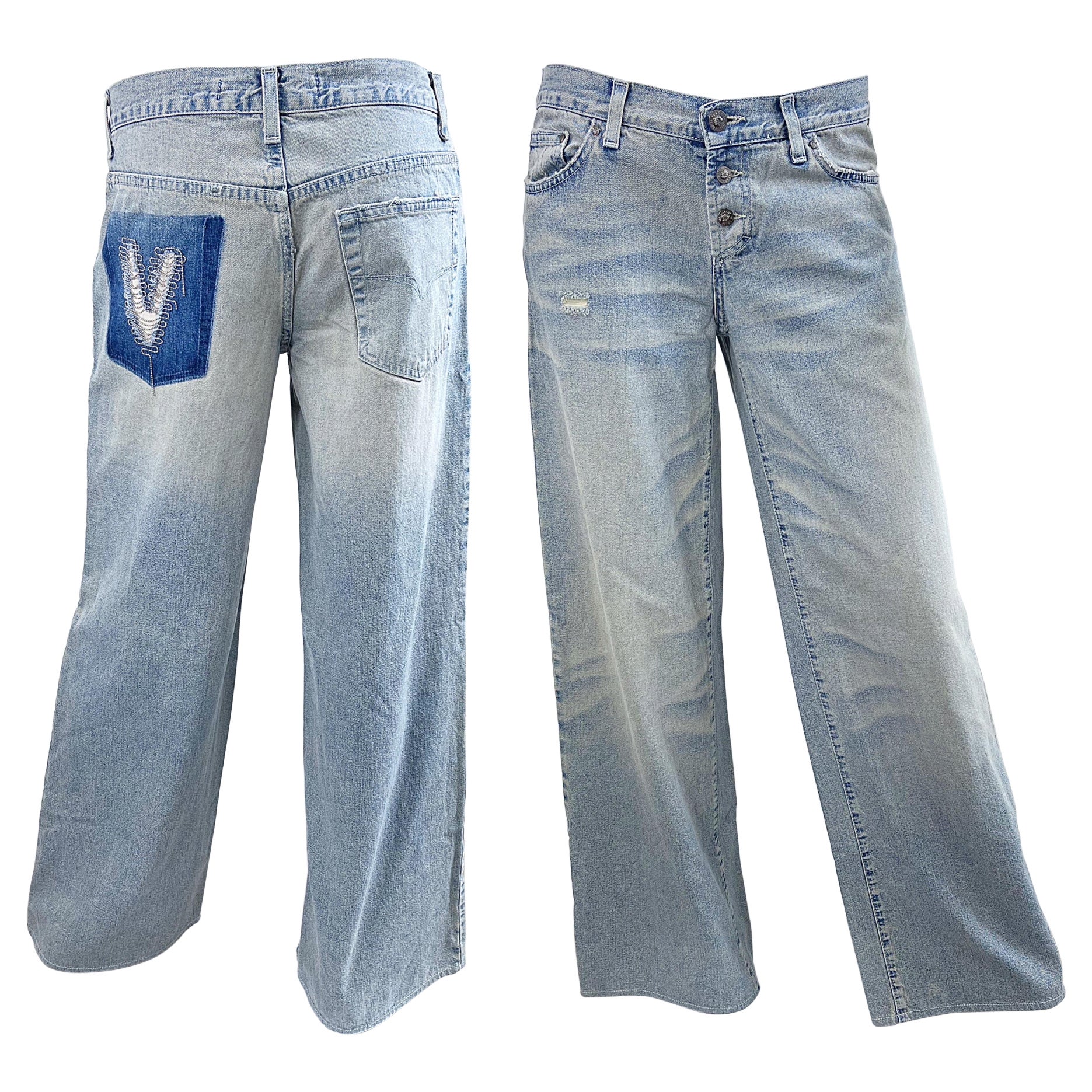 2000s Gianni Versace Jeans Couture Taille 8 Chain Stonewash Low Rise Wide Leg Pantalon en vente