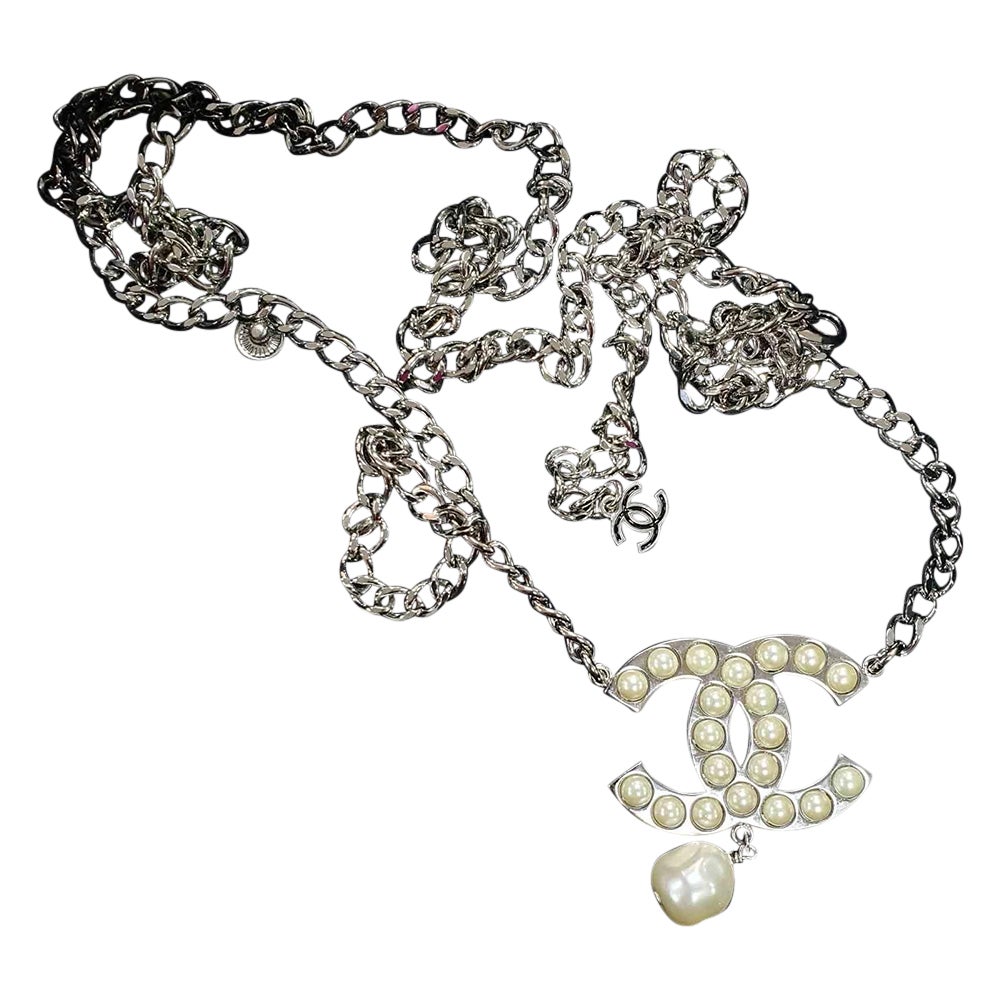 Chanel 10 Pearl CC Logo Silver Metal Pendant For Sale at 1stDibs