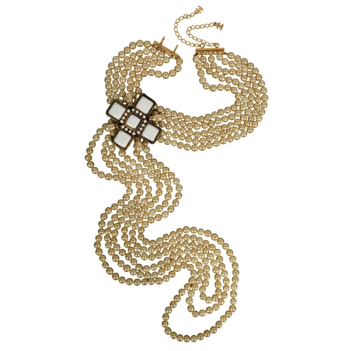 Chanel Halskette aus Gold und Metall mit Perlen und Juwelen im Angebot