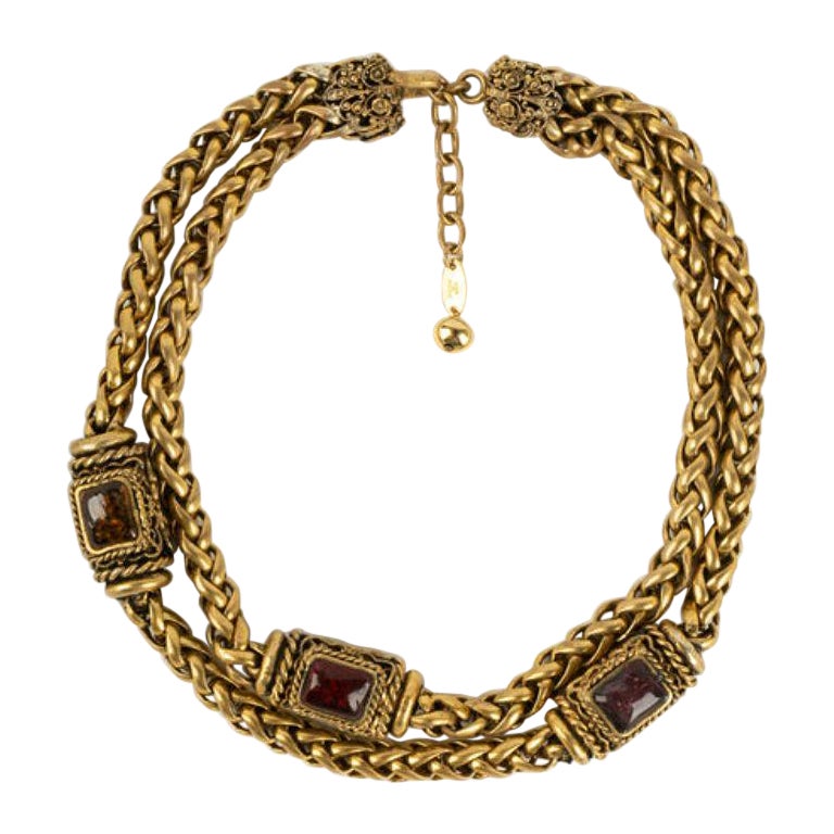 Kurze Chanel-Halskette aus Gold, Metall und Glas mit Paste-Cabochons im Angebot