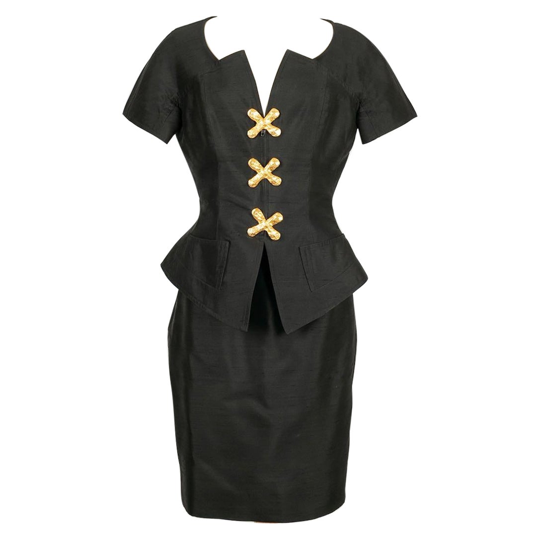 Christian Lacroix - Ensemble di seta nera e bottoni in metallo dorato martellato in vendita