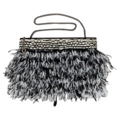 Chanel - Pochette en soie avec plumes noires et blanches, 2011