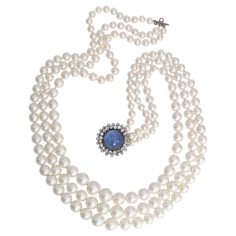 Dior - Collier de perles à trois rangs En vente sur 1stDibs