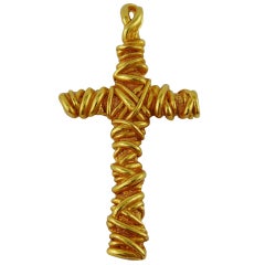 Christian Lacroix Pendentif croix vintage en fil métallique doré