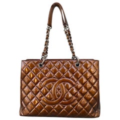 Chanel grand shopping tote in bronze-colored patent leather bag