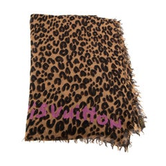 Louis Vuitton Leopard Print Scarf Pink Silk ref.631966 - Joli Closet
