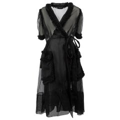 Simone Rocha - Robe portefeuille midi noire transparente avec col brodé et volants, taille L