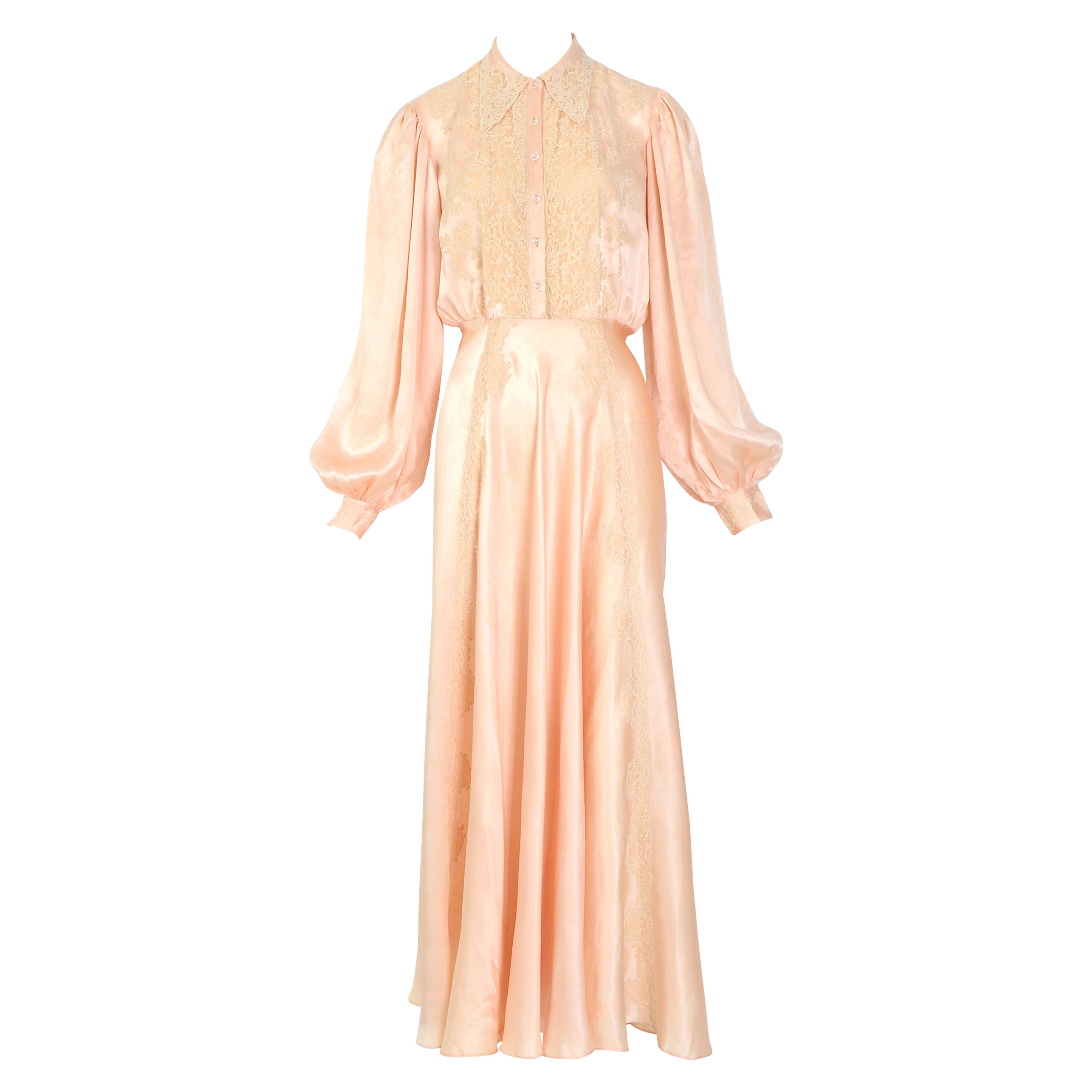 1930s vintage French peach silk & lace Hollywood movie star antique tea gown For Sale
