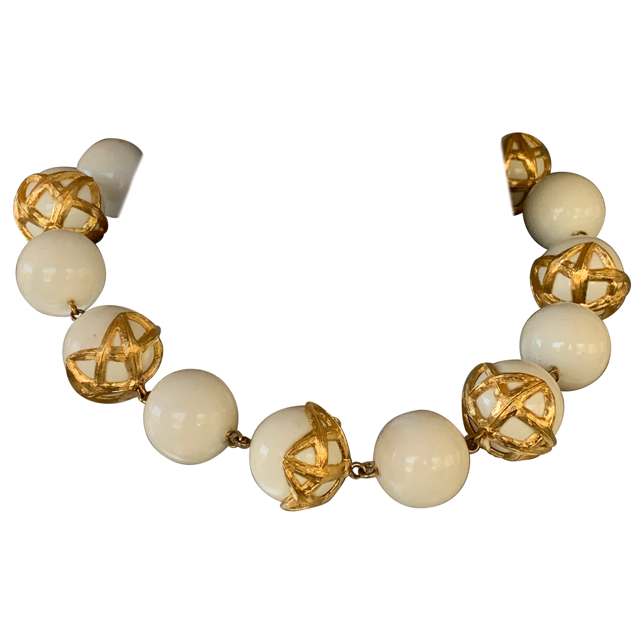 Vintage 80er Monet Glam Gold Bambus umwickelte weiße Kugel-Halskette im Angebot 2