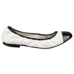 Chanel Weiße CC Cap Ballerina flache Schuhe aus Leder Größe IT 39