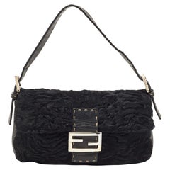 Borsa Baguette Fendi in pelle nera Selleria e pelliccia di Astrakan