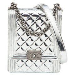 Borsa Chanel in pelle trapuntata argento North South Boy Flap