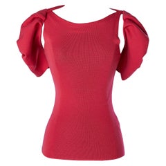Camiseta de tirantes y bolero de punto de lana rosa frambuesa.