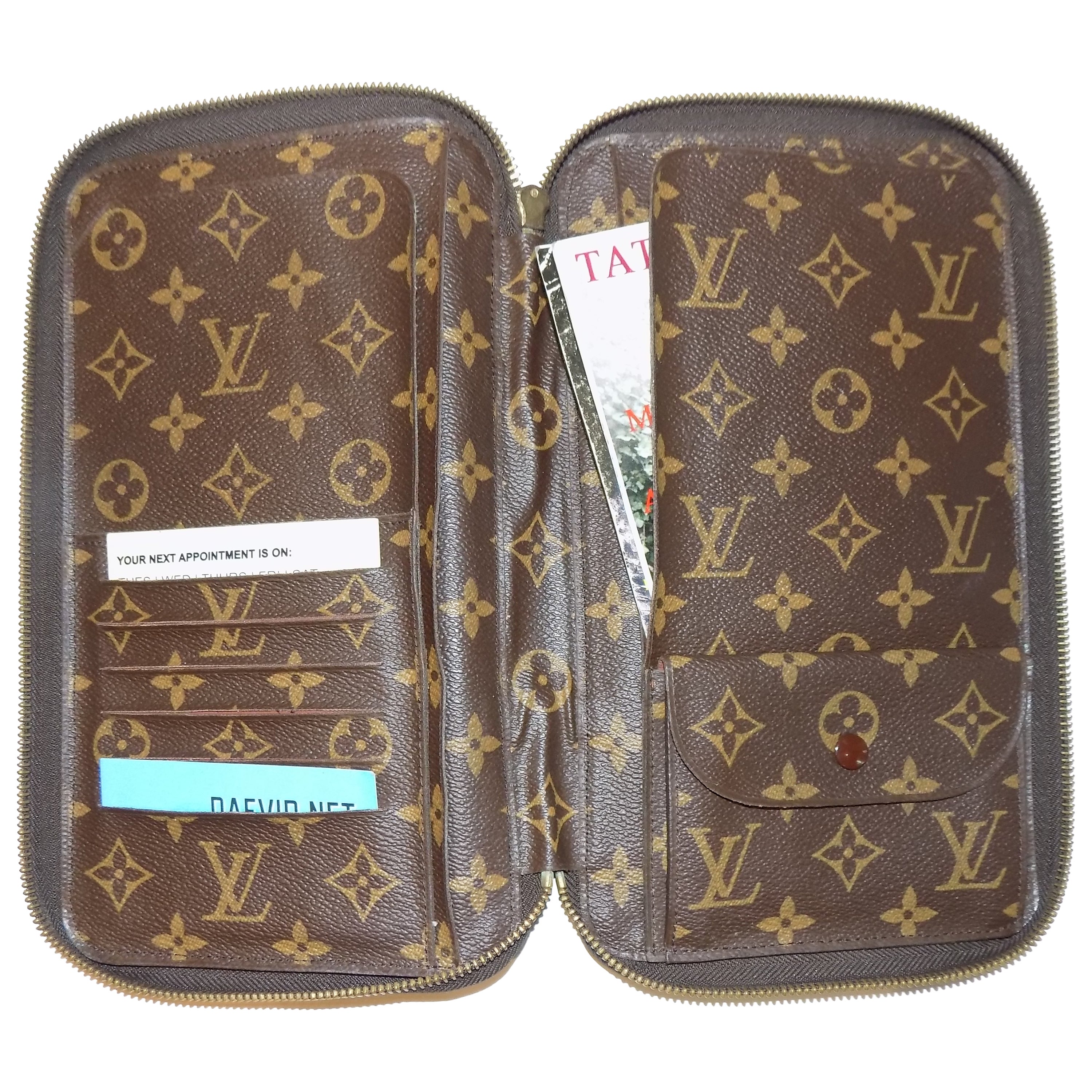 Louis Vuitton Wallet & Passport Cover Holder Vivienne Holiday Ed. Limited  2022