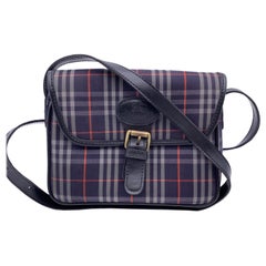 Blaue Shouder Messenger-Tasche aus Segeltuch von Burberry