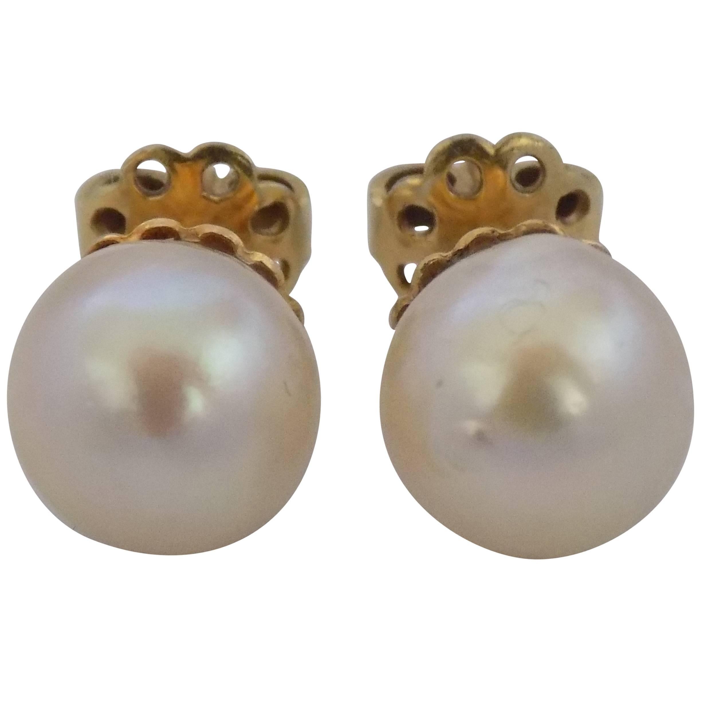 18kt Gold White Pearl Earrings