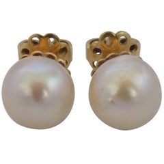 18kt Gold White Pearl Earrings