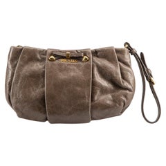 Prada Damenhandtasche aus braunem Leder Clutch