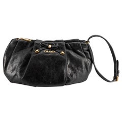 Pochette da polso Prada da donna in pelle nera