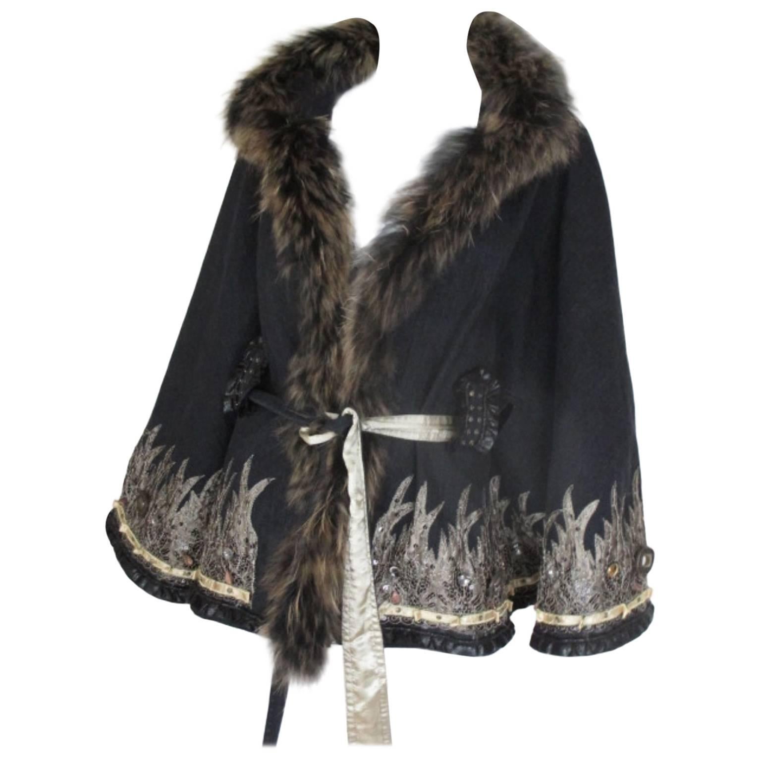 Embroidered belted cape with fox fur collar 