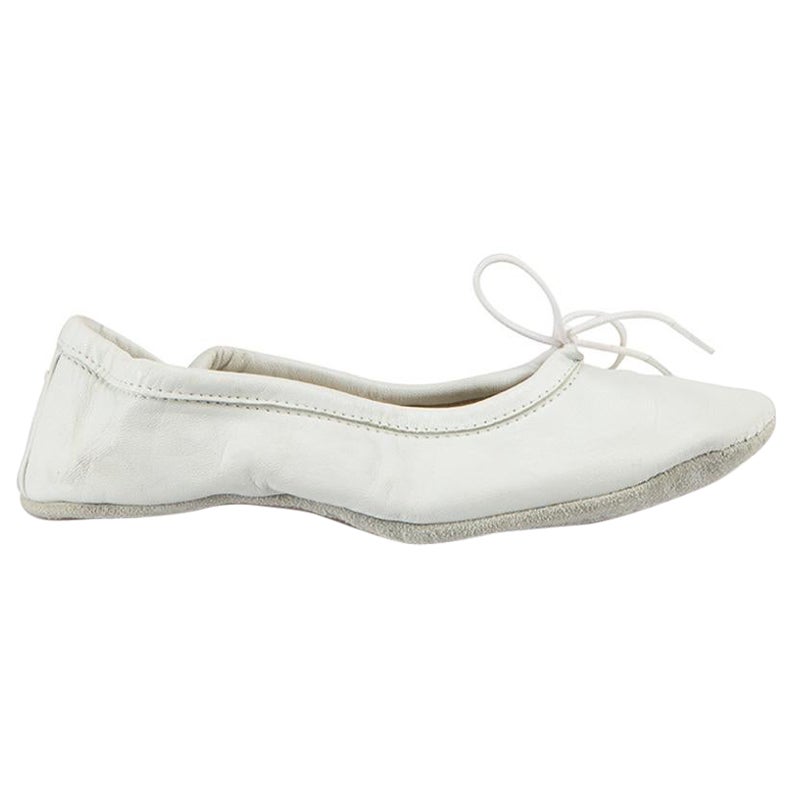White Leather Ballet Flats with Pouch Size IT 37 For Sale