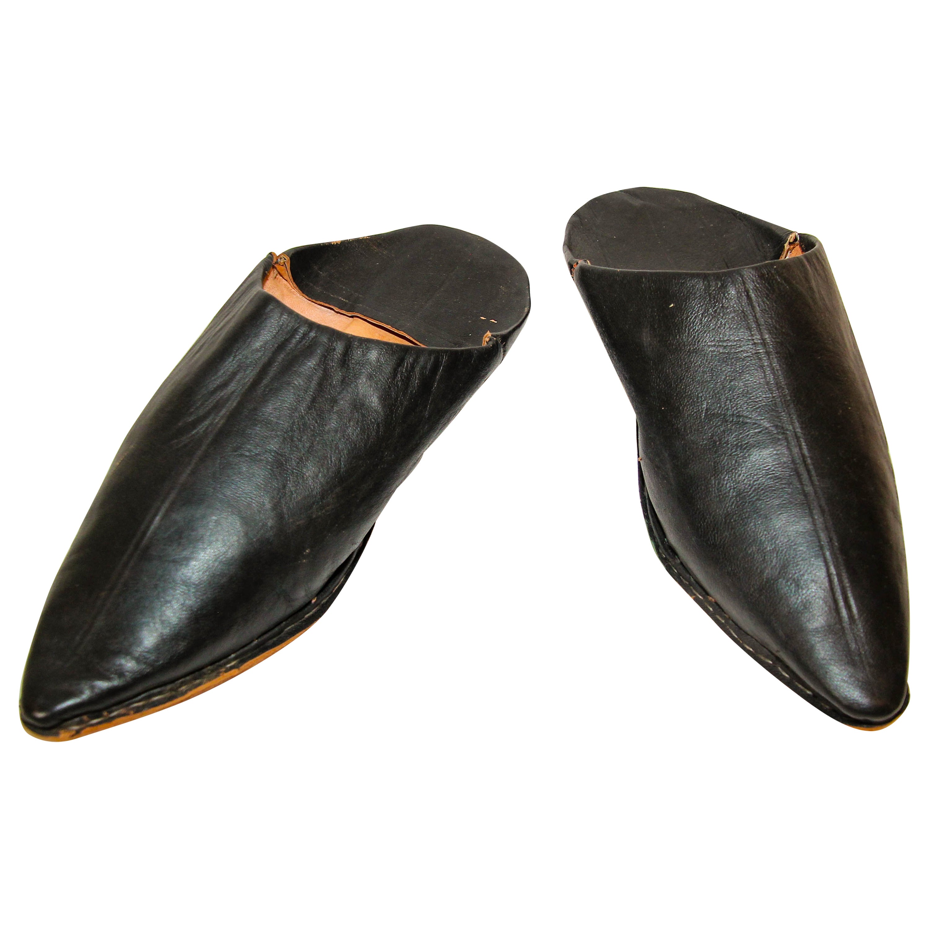 Moroccan Pointed Babouche Black Leather Slippers For Sale at 1stDibs