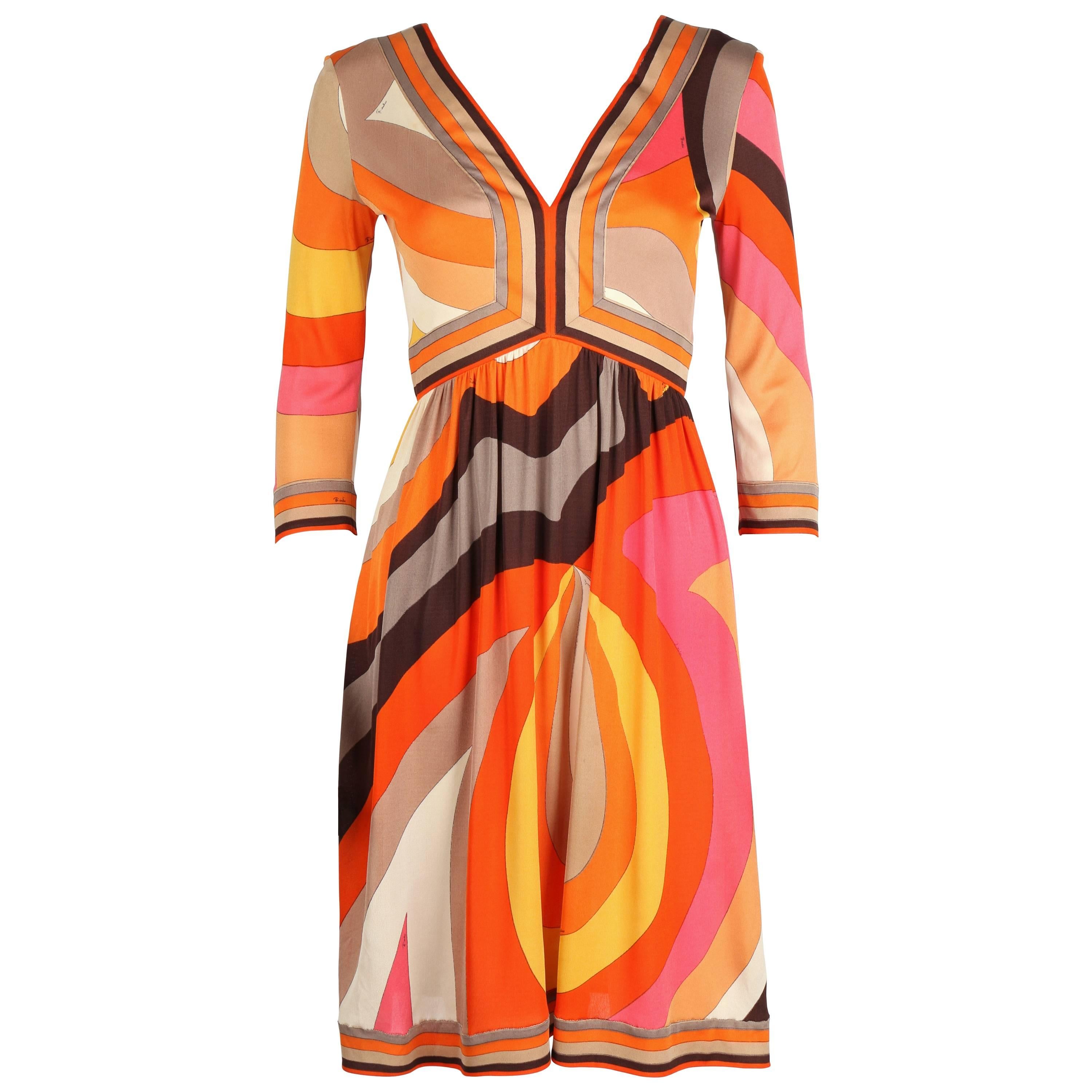 EMILIO PUCCI Robe en jersey orange à col en V et imprimé signature abstrait, années 1960, Taille 10 en vente