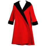 Pauline Trigère Manteau vintage fluide en laine rouge et noir des années 1960