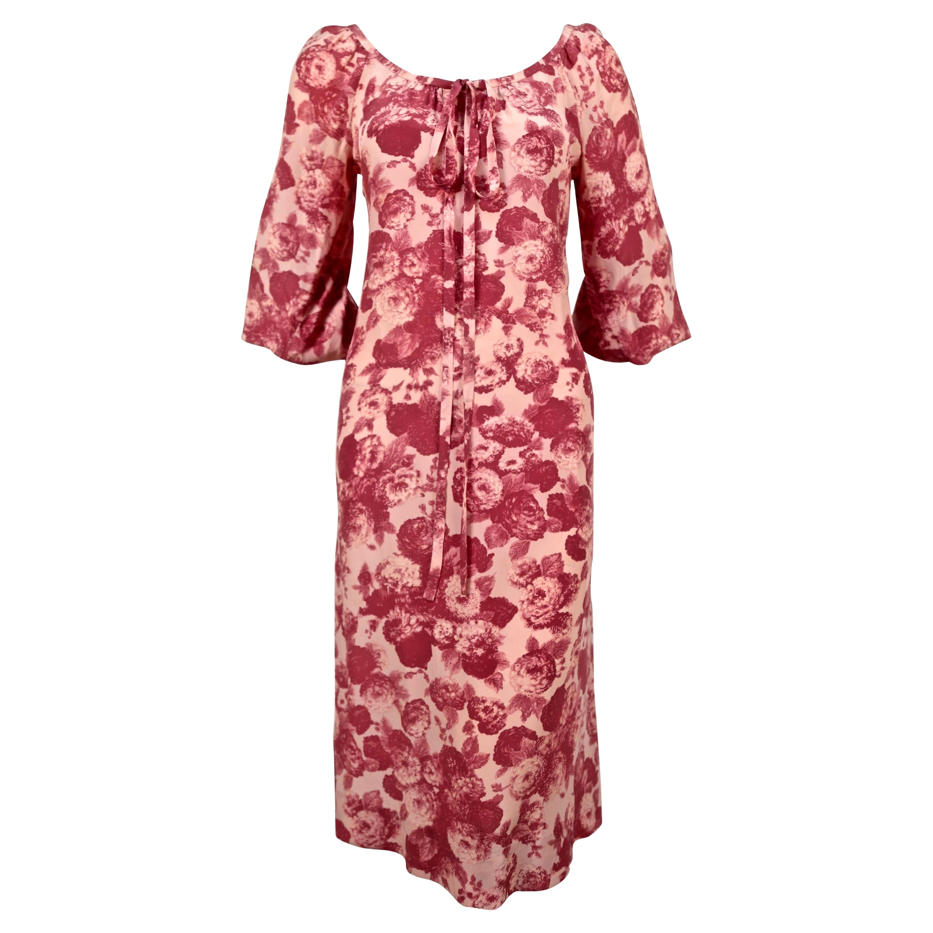 1970er Jahre YVES SAINT LAURENT Kleid aus Seide mit Blumendruck im Angebot