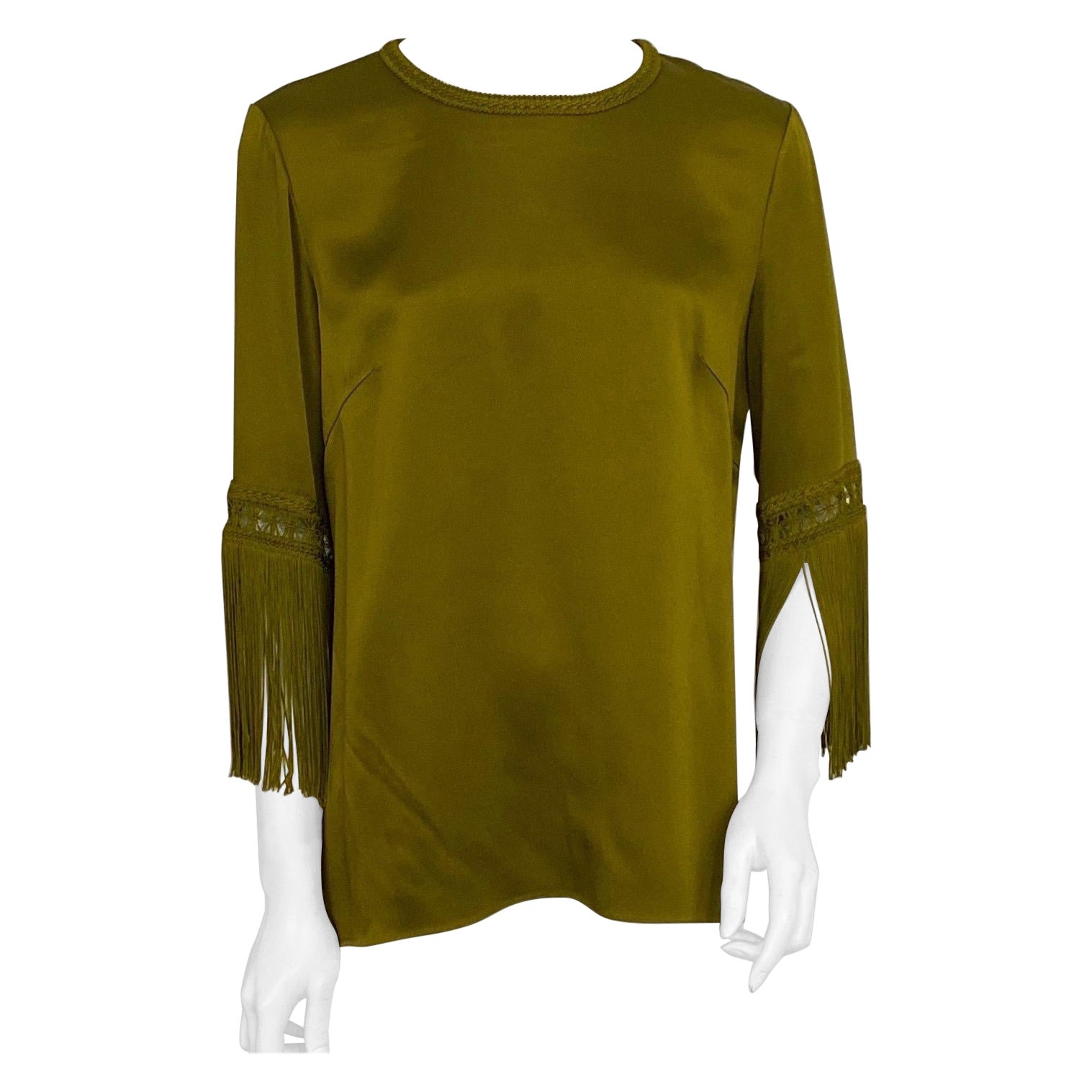 Andrew GN Top à manches à franges en satin olive, taille 40 en vente