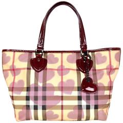 Karierte Gracie-Tragetasche von Burberry Heart Nova