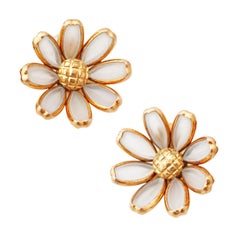 Daisy Flower Poured Frosted Glass Dimensional Earrings By Crown Trifari, 1950s