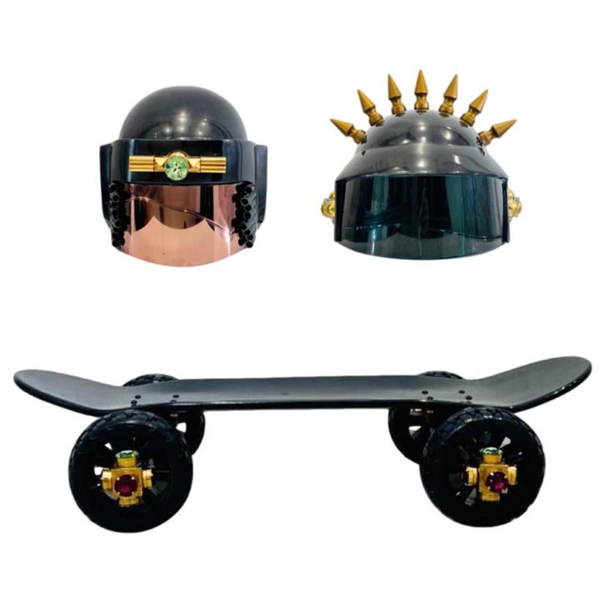 Mawi Ltd Edition Skate Board & passende Helme