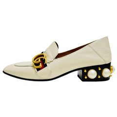 Gucci Loafer aus Leder und Perlen