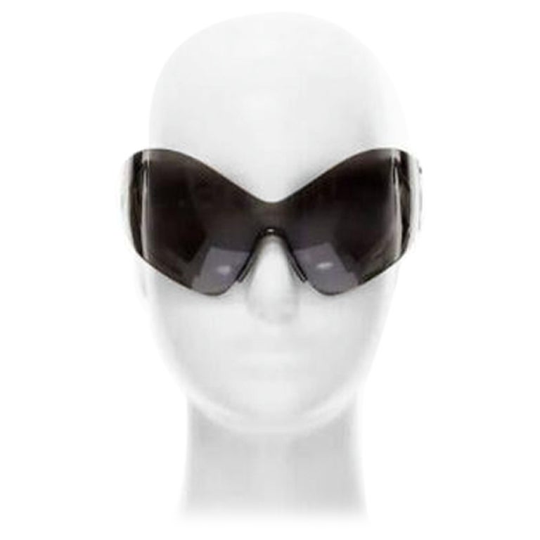 Neu BALENCIAGA DEMNA Laufsteg-Sonnenbrille mit schwarzem Schmetterlingsschild Kardashian im Angebot