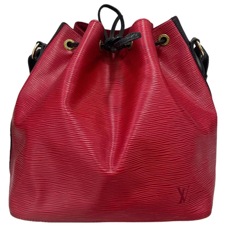 Louis Vuitton Blu/Black Epi Noe Shoulder Bag – Luxury GoRound