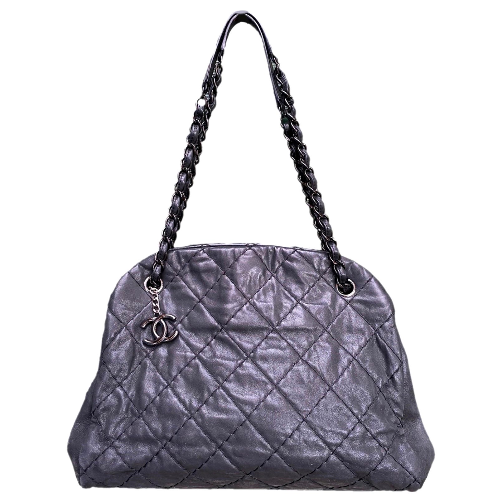 Chanel black leather Shoulder Bag For Sale