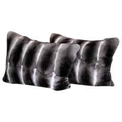 Nouveau Oreiller en fourrure de chinchilla velours noir (16 "x10")