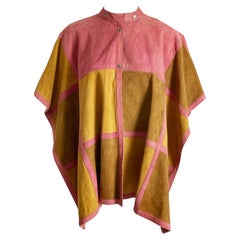 Bonnie Cashin for Sills Poncho cape en daim rose et olive patchwork vintage, années 70