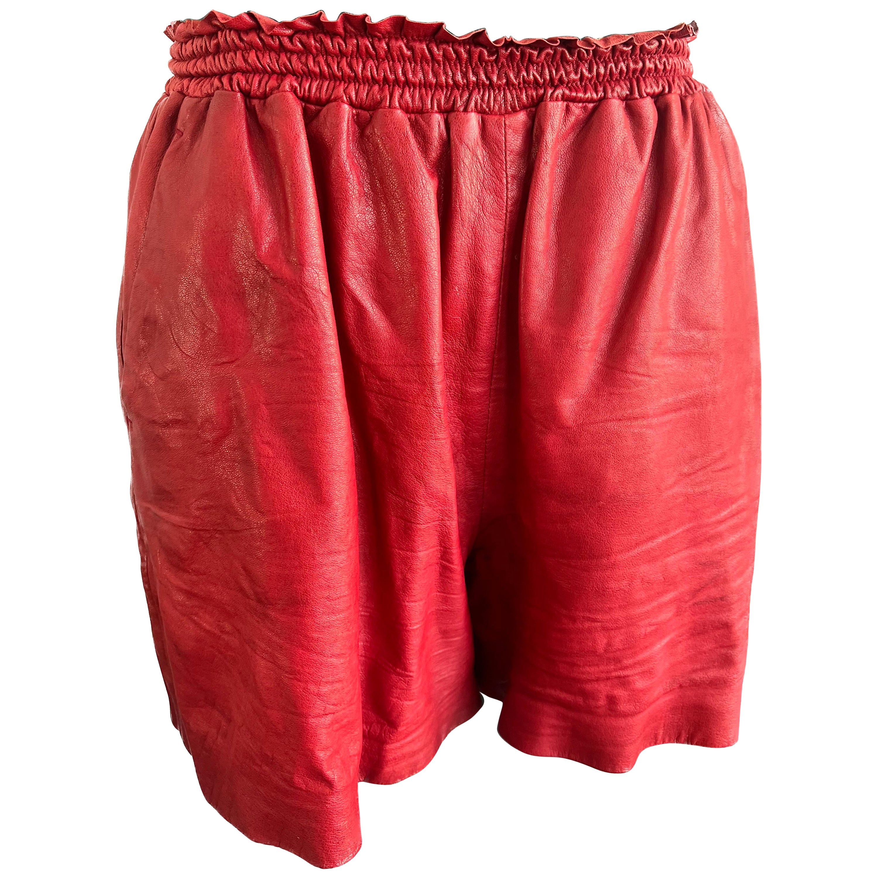Miu Lammfell-Shorts aus rotem Leder 