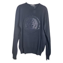 Schwarzer Medusa-Pullover von Versace.