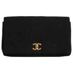 Classique CC Turnlock, schwarze gesteppte Jersey-Clutch, um 1983