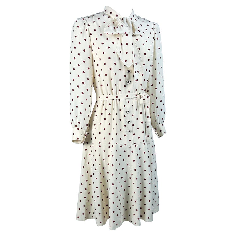 A Polka Dots crepe cocktail dress by Chanel Haute Couture numbered 59644 C.  1975 For Sale at 1stDibs